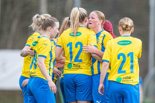 Eskilsminnes Johanna Olsson jublar