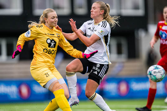 Hildegunn Sævik of Røa and Emilie Nautnes of Rosenborg