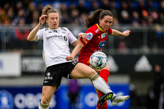 Synne Skinnes Hansen of Rosenborg and Solveig Engås of Røa