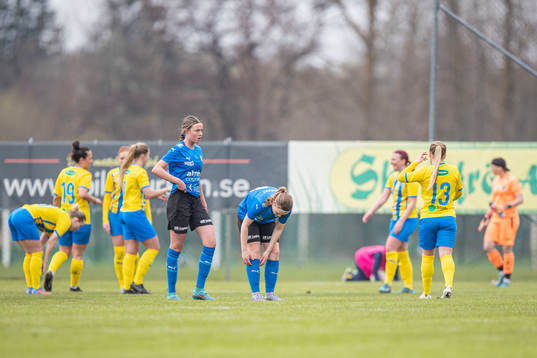 Eskilsminnes spelare jublar