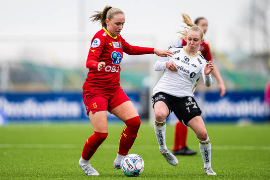 Mia Hambro Svendsen of Røa and Emilie Marie Joramo of