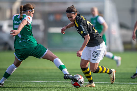 Alingsås Tove Lorén och AIKs Daniella Famili
