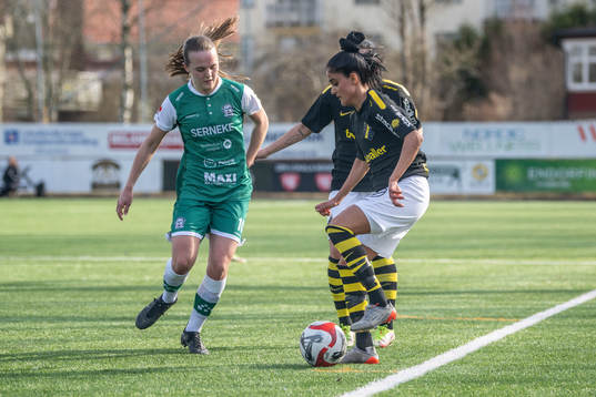 Alingsås Alma Öberg, AIKs Michelle Rojas Flores och