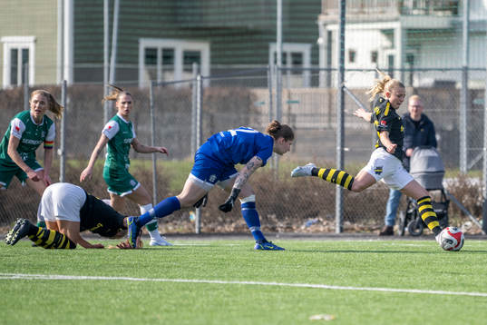 AIKs Matilda Nildén skjuter