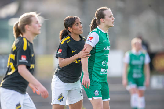 AIKs Mercy Sabuni Söderling och Alingsås Alma Öberg