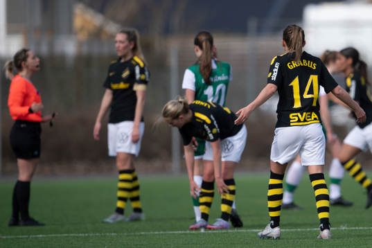 AIKs Adelisa Grabus reagerar på Domare Cecilia Ekwall