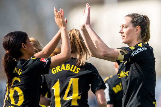 AIKs Mercy Sabuni Söderling och Jennie Nordin