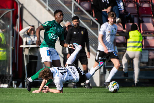 Brages Samouil Izountouemoi och Örebros Victor Backman