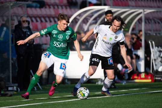 Brages Gustav Berggren och Örebros Kevin Walker