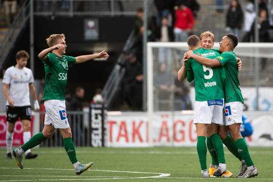 Brages spelare jublar