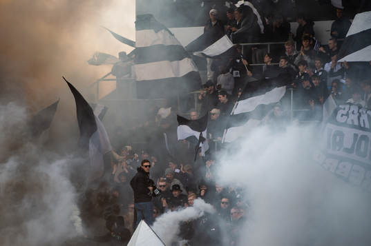 Örebros supportar innan fotbollsmatchen i Superettan