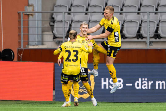 Elfsborgs Jacob Ondrejka jublar med lagkamrater