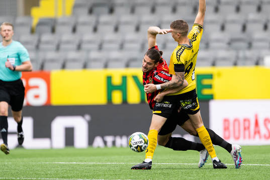 Brommapojkarnas Nikola Vasic och Elfsborgs Sebastian Holmen
