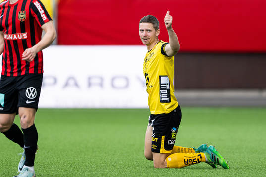 Elfsborgs Andre Ibsen Rømer gör tummen upp