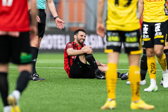 Brommapojkarnas André Calisir har ont
