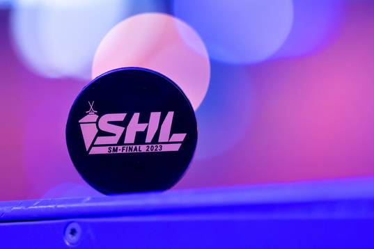 Matchpuck före final ett i SHL mellan Växjö och