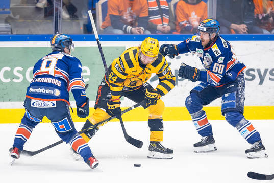 Skellefteås Jonathan Pudas mellan Växjös Victor