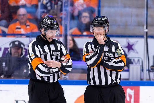 Domare Linus Öhlund och Domare Mikael Nord