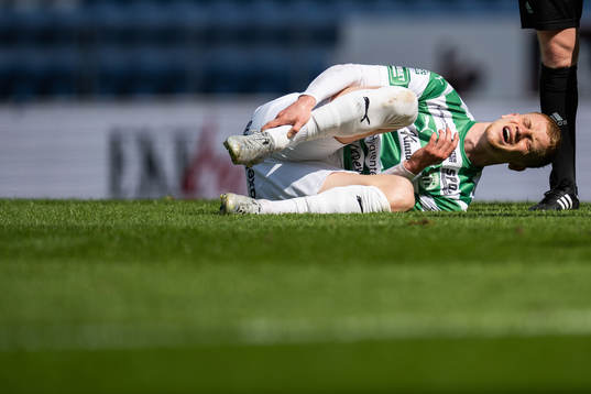Västerås SKs Daniel Ask har ont