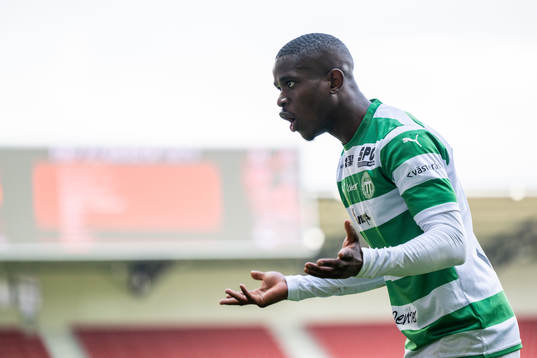 Västerås SKs Jaheem Burke reagerar