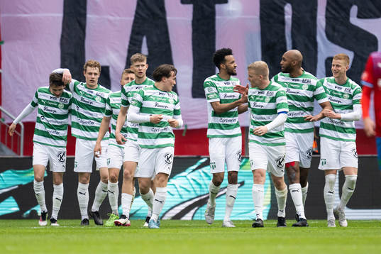 Västerås SKs Olle Edlund jublar med lagkamrater