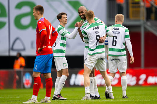 Olle Edlund, Daniel Ask och Jabir Abdihakim Ali jublar
