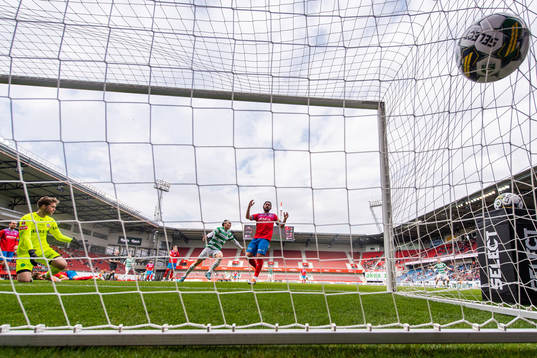 Helsingborgs målvakt Kalle Joelsson och Frederik Holst