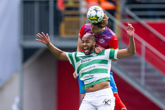 Västerås SKs Jabir Abdihakim Ali och Helsingborgs Thomas