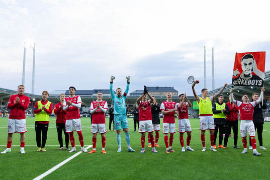 Kalmars spelare jublar