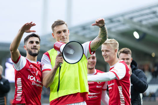 Kalmars Noah Shamoun och Mileta Rajovic  jublar