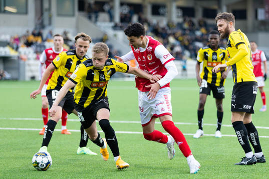 Häckens Tomas Olai Totland och Kalmars Deniz Hummet