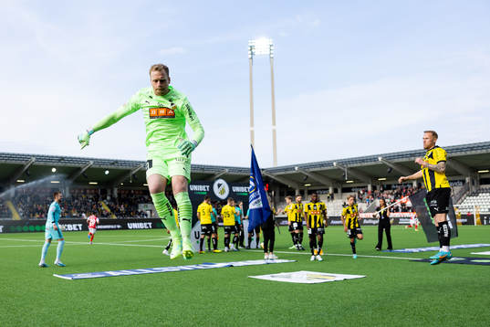 Häckens målvakt Peter Abrahamsson innan  fotbollsmatchen