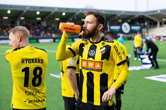Häckens Simon Sandberg innan  fotbollsmatchen i