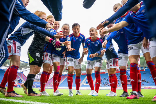 Goalkeeper Jalen Tompkins, Laura Guldbjerg Pedersen,