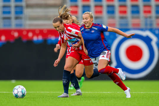 Cille Nilsen of Avaldsnes and Stine Brekken of Vålerenga