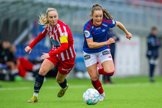 Hanna Dahl of Avaldsnes and Janni Thomsen of Vålerenga