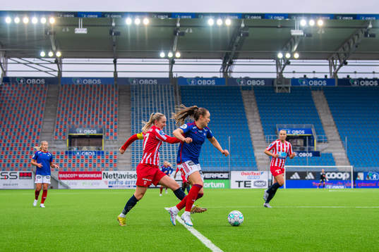 Hanna Dahl of Avaldsnes and Janni Thomsen of Vålerenga
