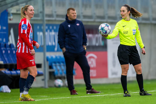 Referee Henrikke Holm Nervik