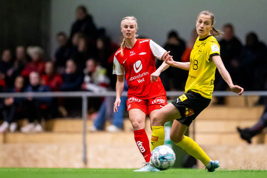 Nora Eide Lie of Brann and Emma Stølen Godø of LSK Kvinner