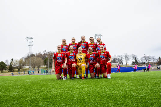 The starting eleven of Røa, from the top left; Kristin