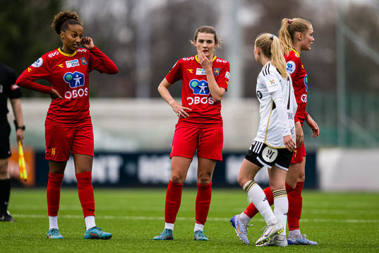 Cassandra Bogere of Røa looks dejected