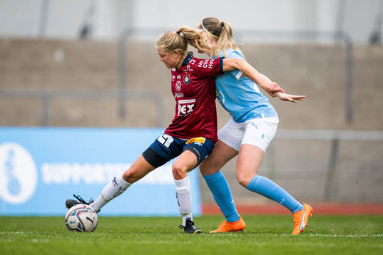 Örgrytes Emma Berthold och Malmö FFs Linnea Svensson