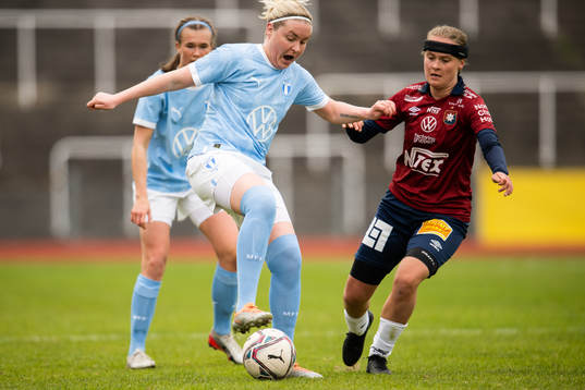 Malmö FFs Rebecka Holm och Örgrytes Alva Persson