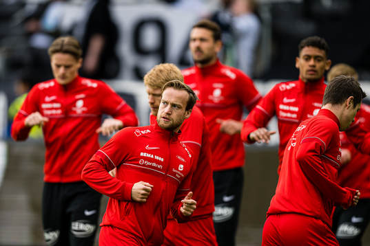 Bård Finne of Brann warms up
