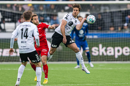 Bård Finne of Brann and Sondre Solholm Johansen of Odd