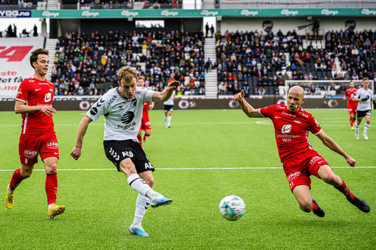 Dennis Gjengaar of Odd and Ruben Kristiansen of Brann
