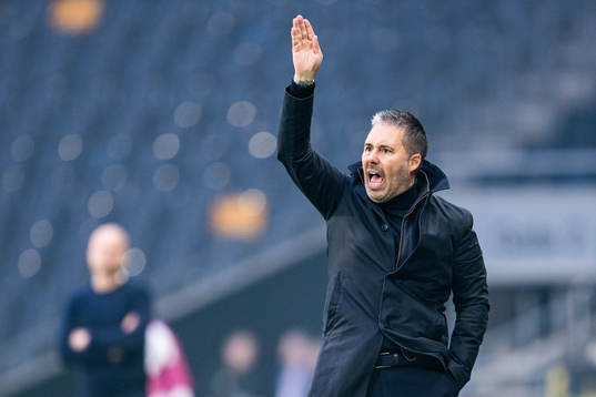 Hammarbys tränare Marti Cifuentes reagerar
