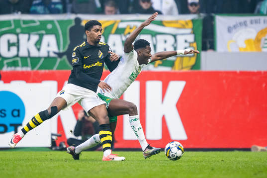 AIKs Alexander Fesshaie Beraki och Hammarbys Nathaniel Adjei