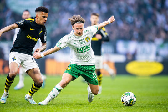 AIKs Rui Modesto och Hammarbys August Mikkelsen