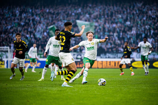 AIKs Rui Modesto och Hammarbys August Mikkelsen